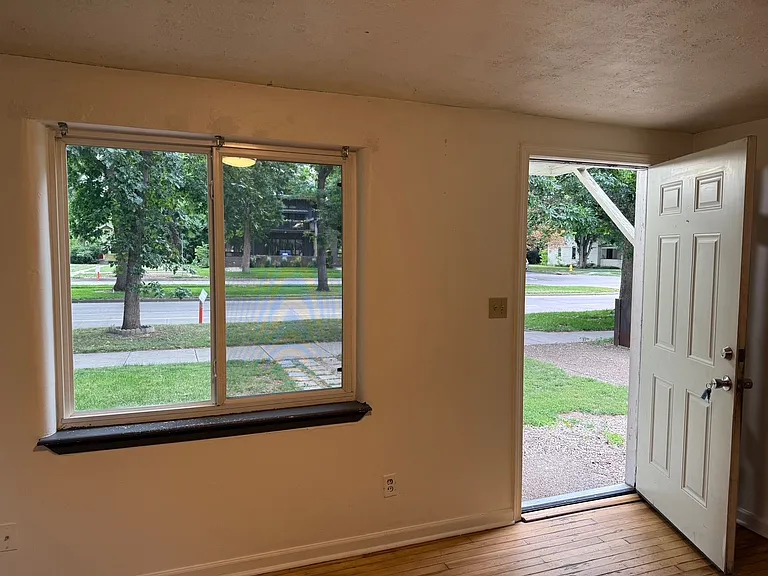 903 W Mountain Ave — Photo 5