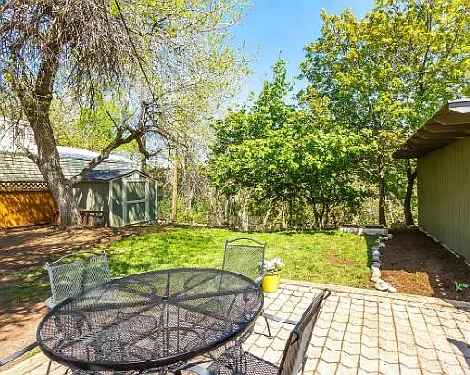 2049 E Stratford Dr — Photo 11
