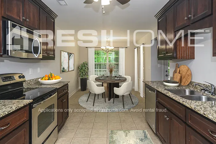 3 bed, 2.0 bath, 1389 sqft, $1,640 — Photo 3