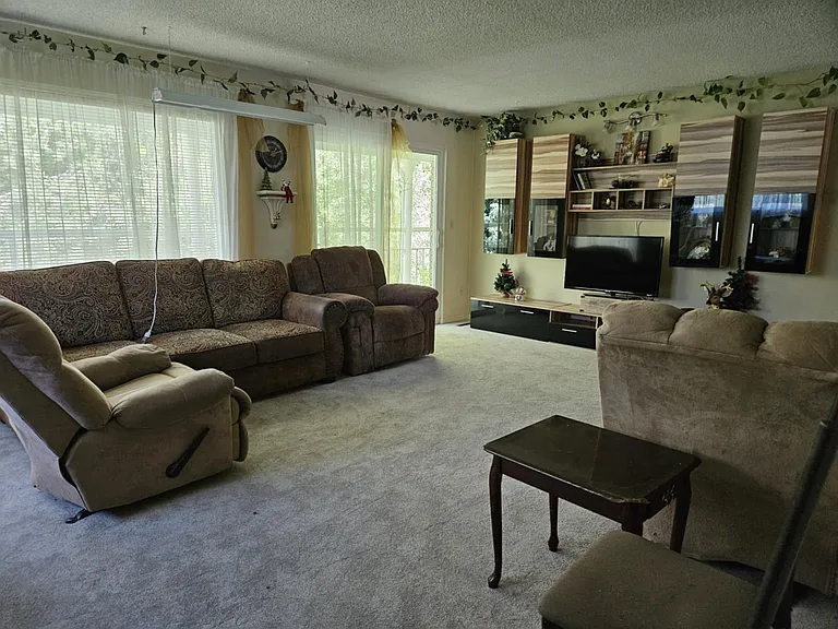 1465 E Spring Ln — Photo 9