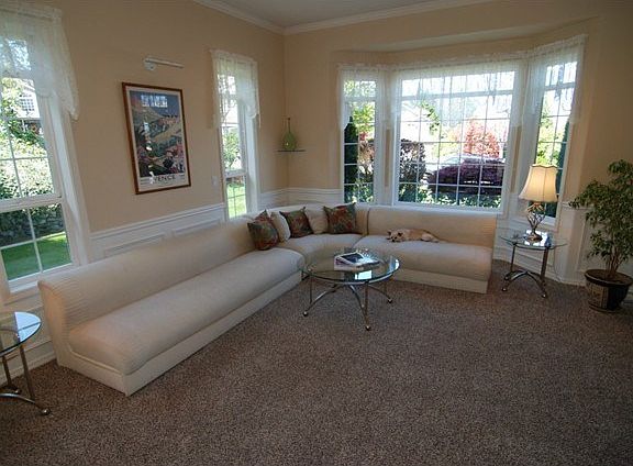 3rd image of 5621 Orca Dr NE