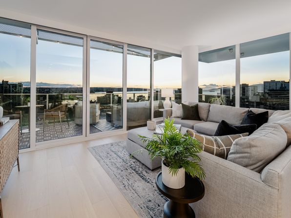 1180 Broughton St #1302, Vancouver, BC V6G 2B1