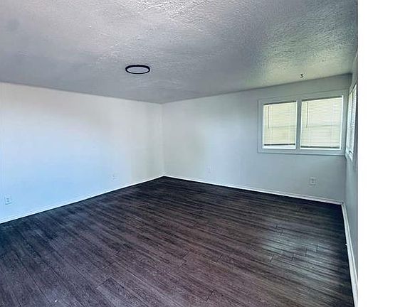 3rd image of 435 SE 53rd St