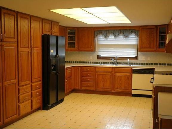 Full kitchen