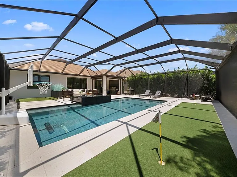 7052 Live Oak Dr — Photo 43