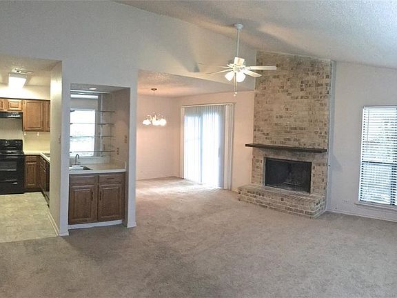 2nd image of 2107 Country Villa Dr