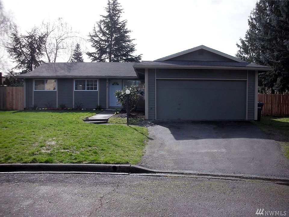 1st image of 915 S 240th Pl