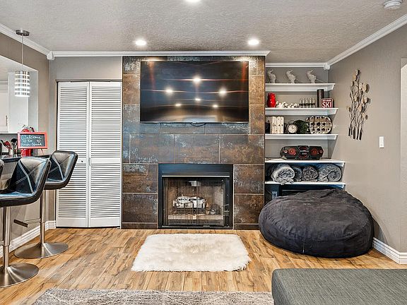 2nd image of 150 W Ridge View St #204