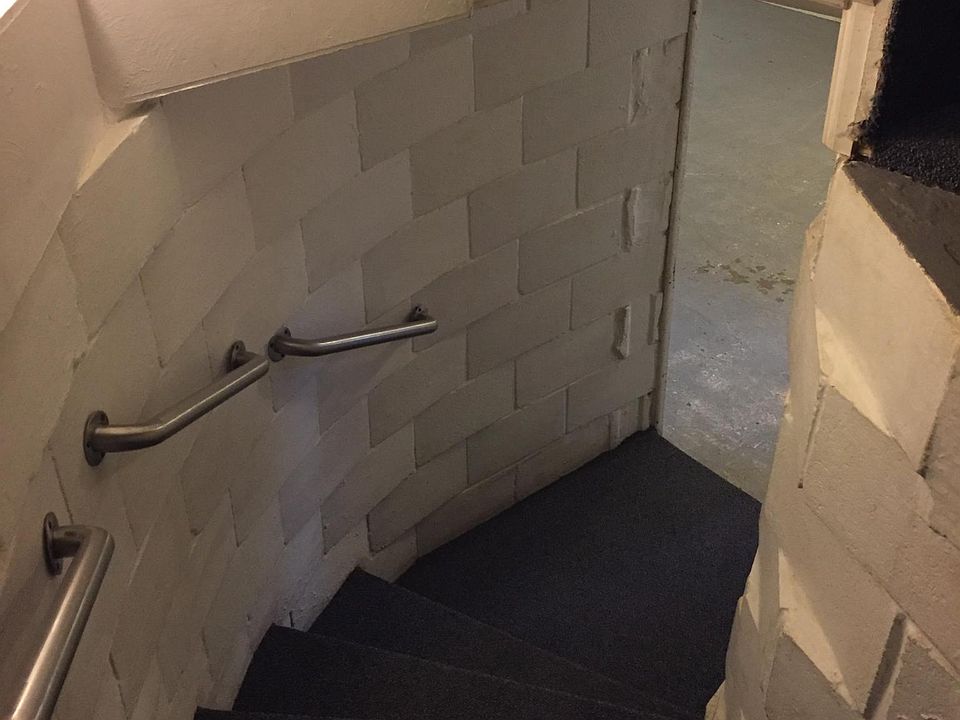 1st image of 1611 W Broadway St