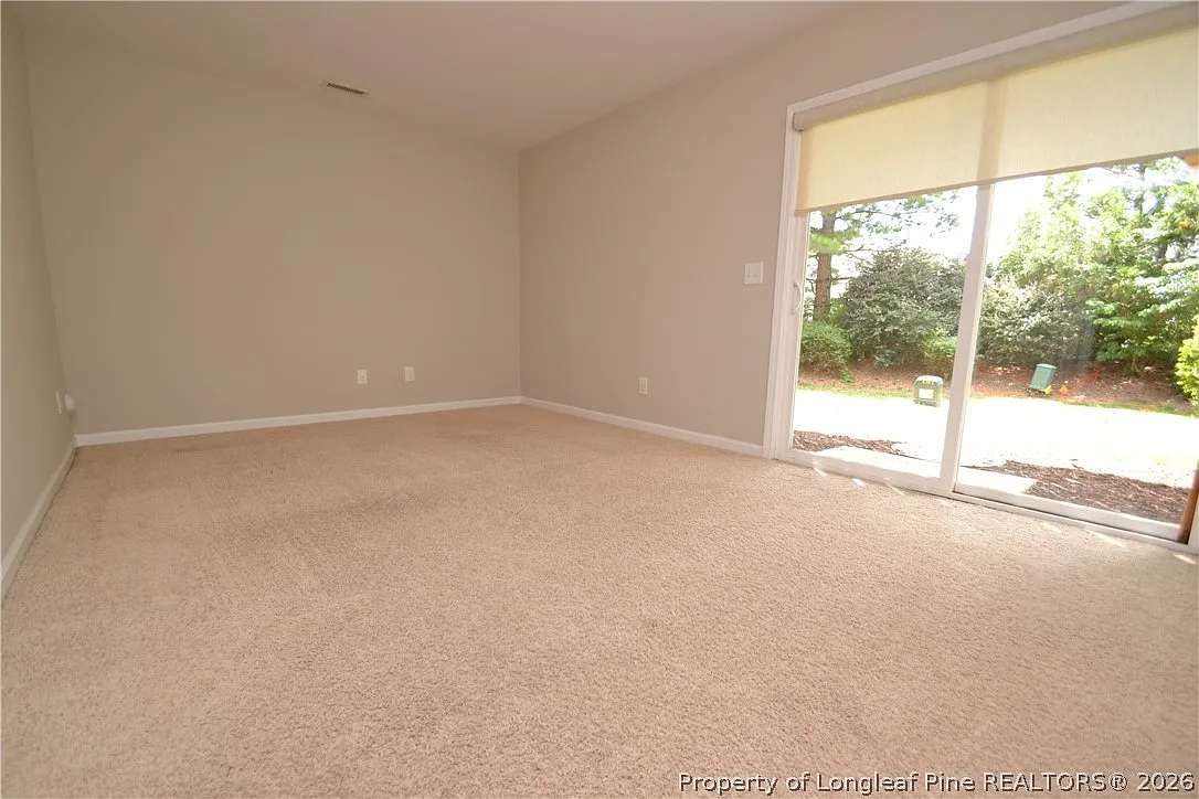 3 bed, 3.5 bath, 2060 sqft, $2,095 — Photo 4