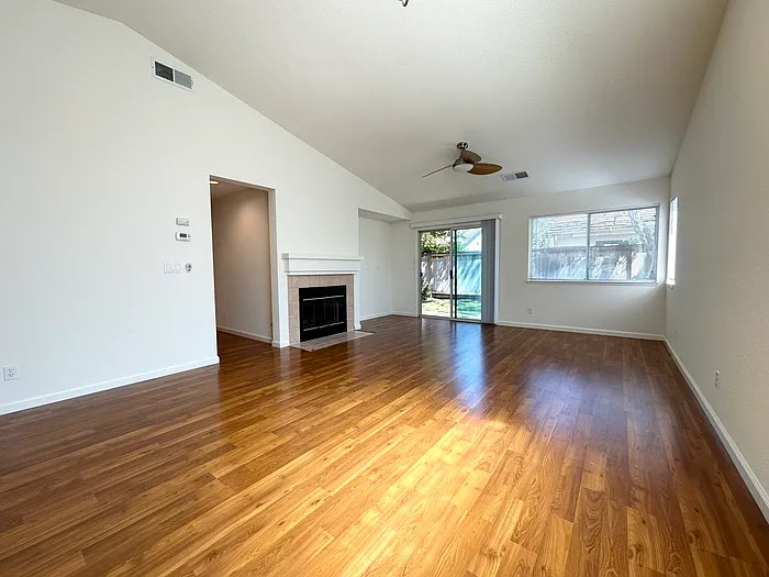 3917 Riviera Ln — Photo 7