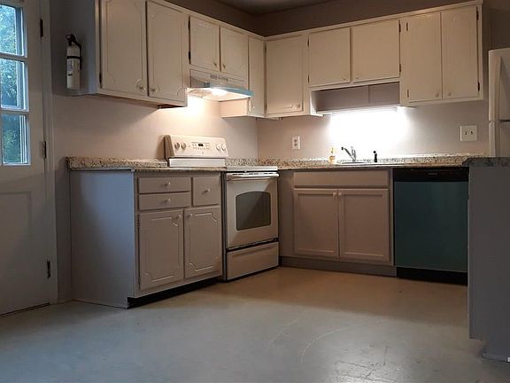 5th image of 1002 Willow Dr