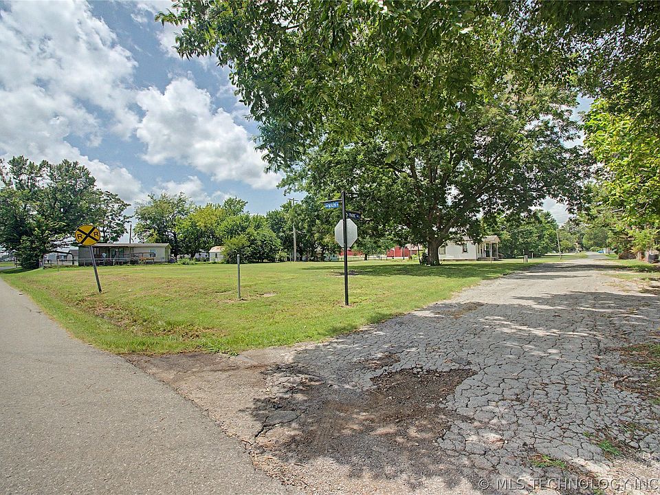 2nd image of 408 NW Main St