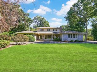 17 Park Dr S, Longmeadow, MA 01106