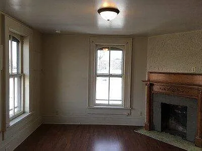 Building Photo - 10 5th St SE #4