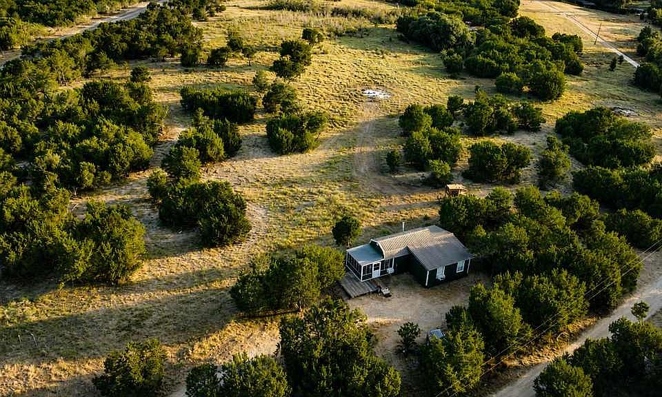 1st image of 1098 Winter Rd