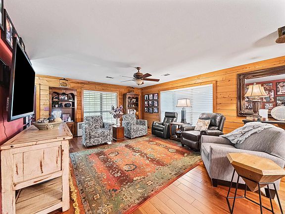5th image of 122 Harding Ln