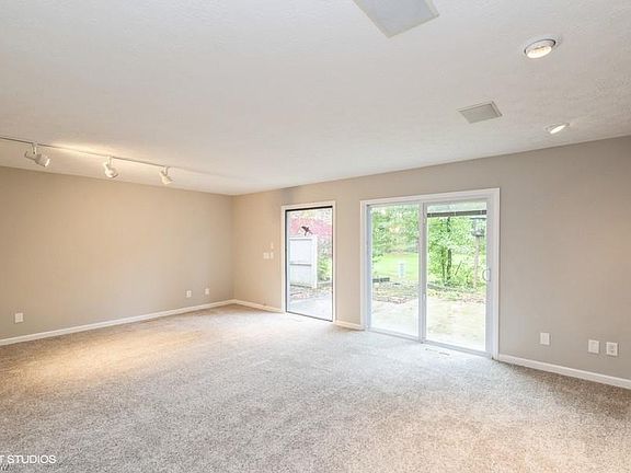3rd image of 19235 Briarwood Ln