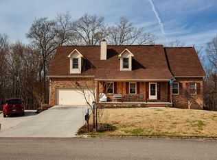 194 Country Walk Dr, Powell, TN 37849