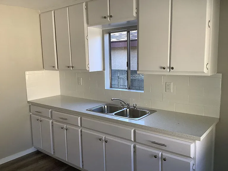 5909 Cecilia St — Photo 8
