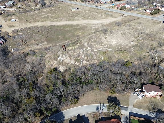 4th image of 2241 Briardale Rd