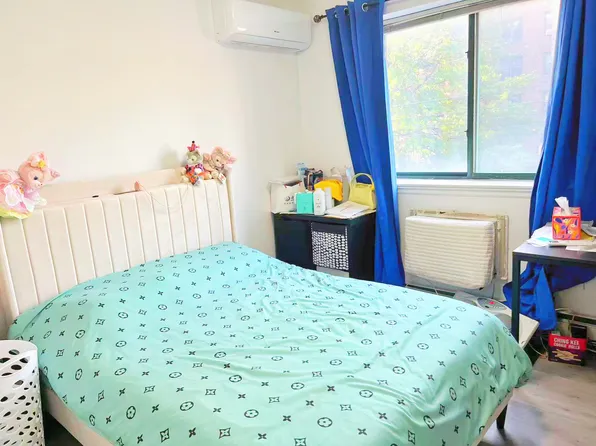 41-33 Parsons Boulevard image 10 of 11