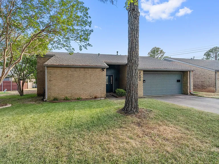 2403 N Carrier Pkwy — Photo 5