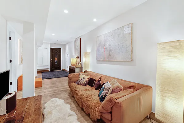 Rented by Compass | media 16