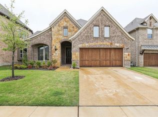 9016 Washington Ln, Lantana, TX 76226