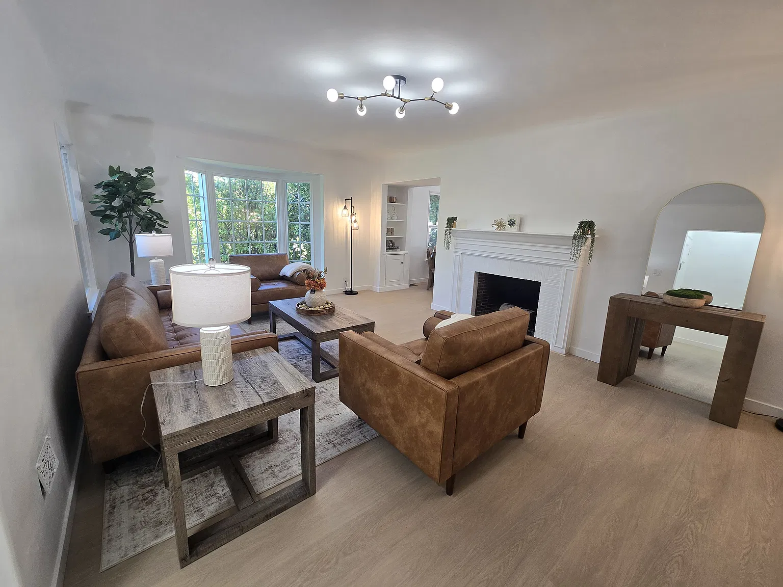 2 bed, 1100 sqft, $5,000 — Photo 2