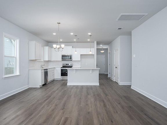 3rd image of 135 Royal Cainhoy Way