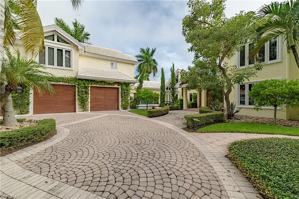 5 bed, 4.5 bath, 4400 sqft, $49,000 — Photo 1