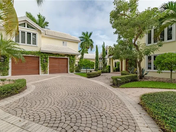 883 Galleon Dr, Naples, FL 34102