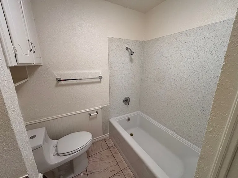 762 E Pecan St — Photo 16