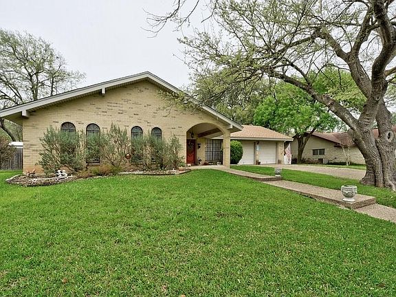 2nd image of 2402 Vassal Dr