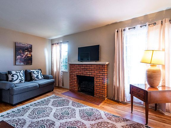 2nd image of 230 Sierra Dr SE
