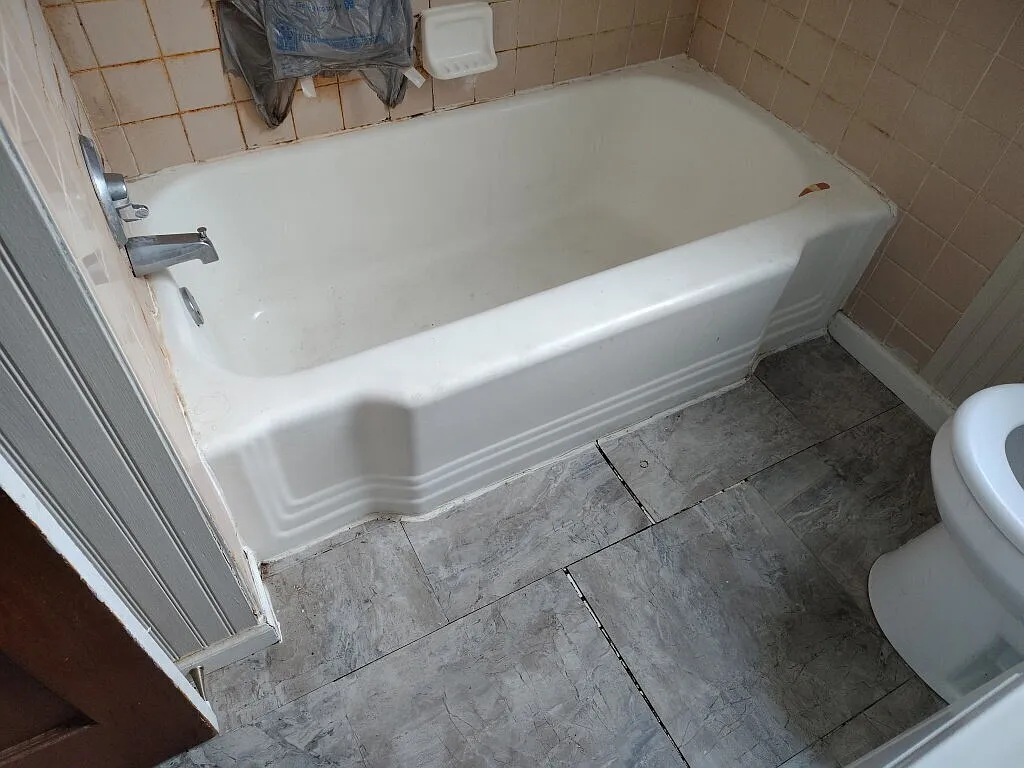 3 Bedroom Home with AC and 2-Car Detached Garage in Garfield Heights (Welcome Section 8) — Photo 4
