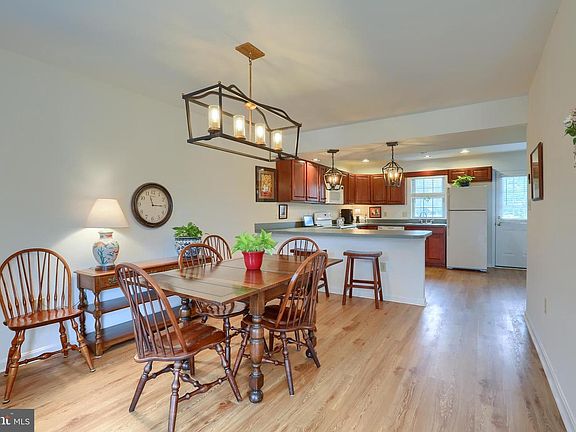 4th image of 351 Stonehedge Ln