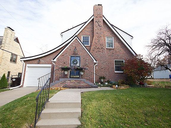 3rd image of 2424 Bradfield Dr