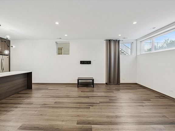 3rd image of 4321 N Cicero Ave #G