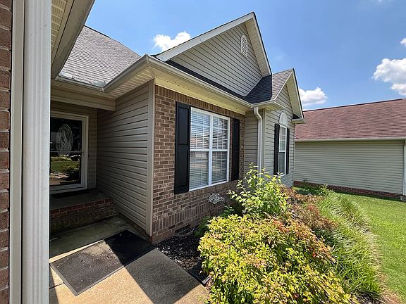 4th image of 740 Running Creek Ln