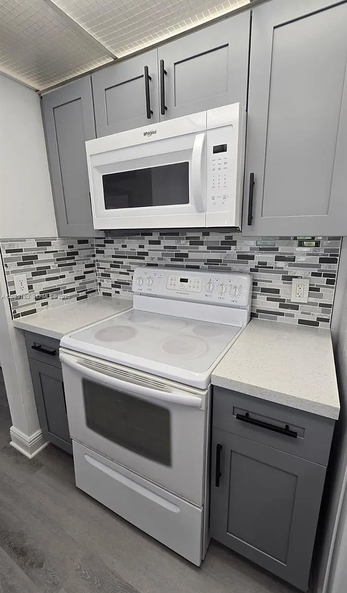 Las Vistas At Doral Condo — Photo 2