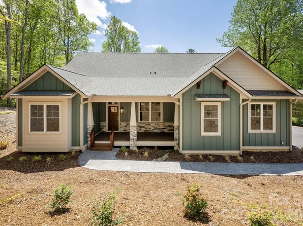 634 Hollybrook Dr, Flat Rock, NC 28731