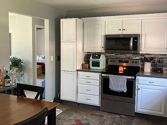 3rd image of 2405 Oakfield Dr