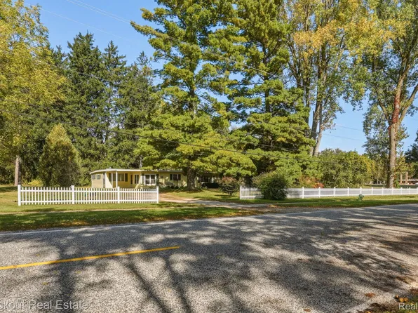 5195 S Washington Rd, Saginaw, MI 48601