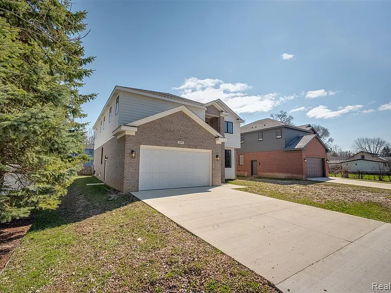 2911 Walsh Dr — Photo 2
