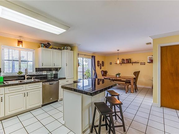 5th image of 27310 Pinecrest Ln