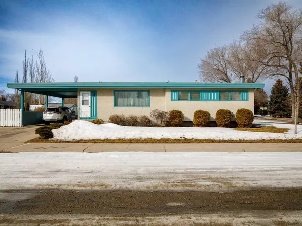 20 E Macleod Close, Red Deer, AB T4N 0K4