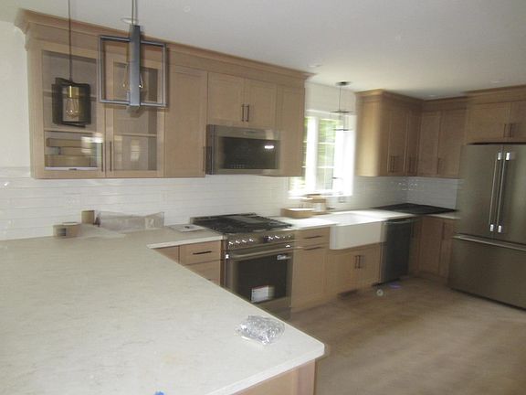 5th image of 13 Wellington Court
