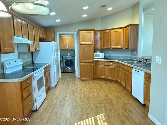 3rd image of 1360 W On The Greens Boulevard